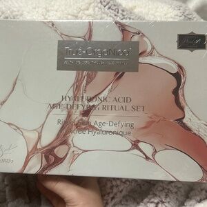 True-organica hyaluronic acid age-defying ritual set